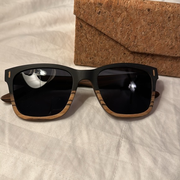 Wooden Frame Handcrafted Sunglasses - Picture 2 of 4